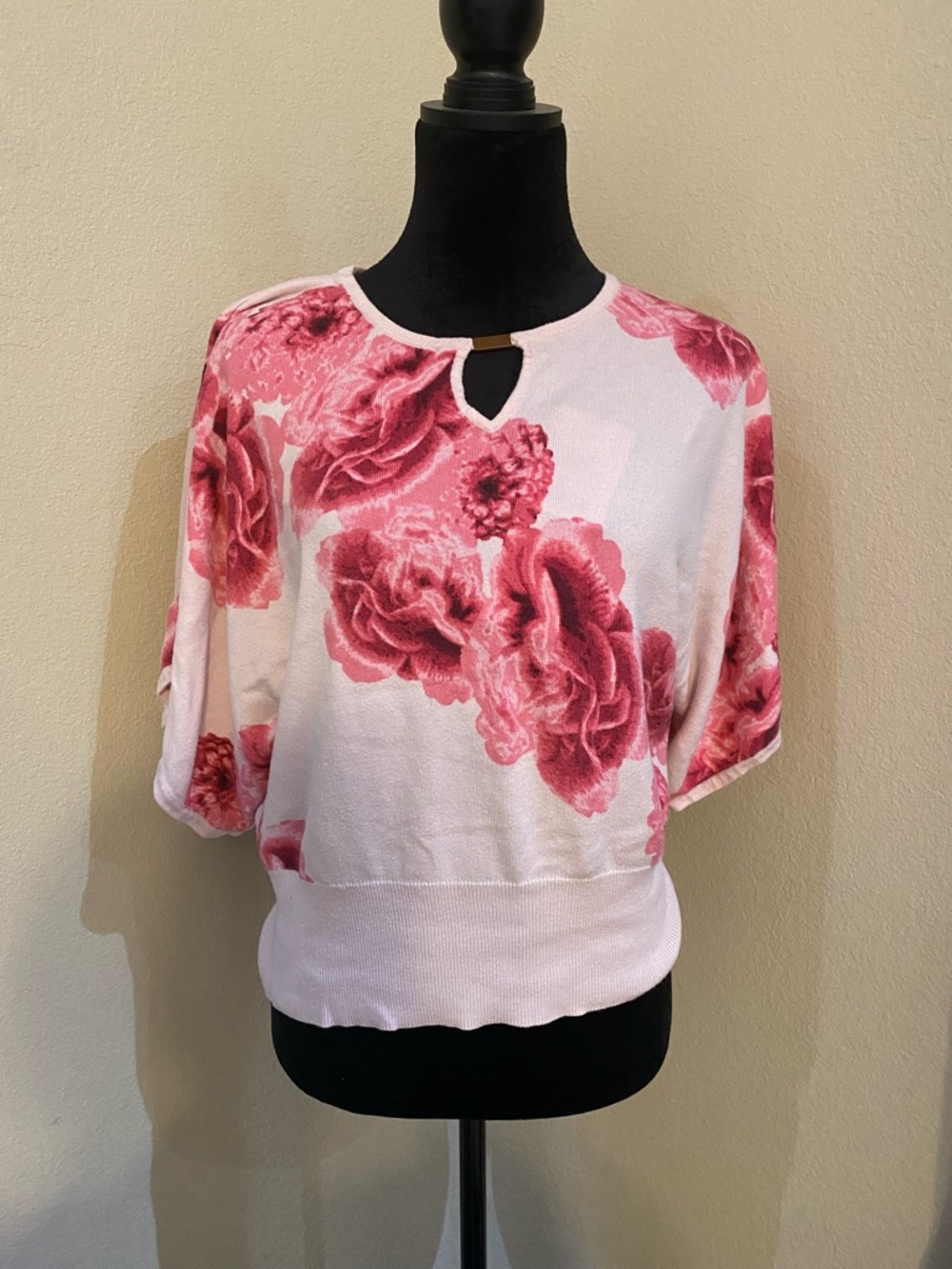 New York & Company Pink Floral Keyhole Knit Top